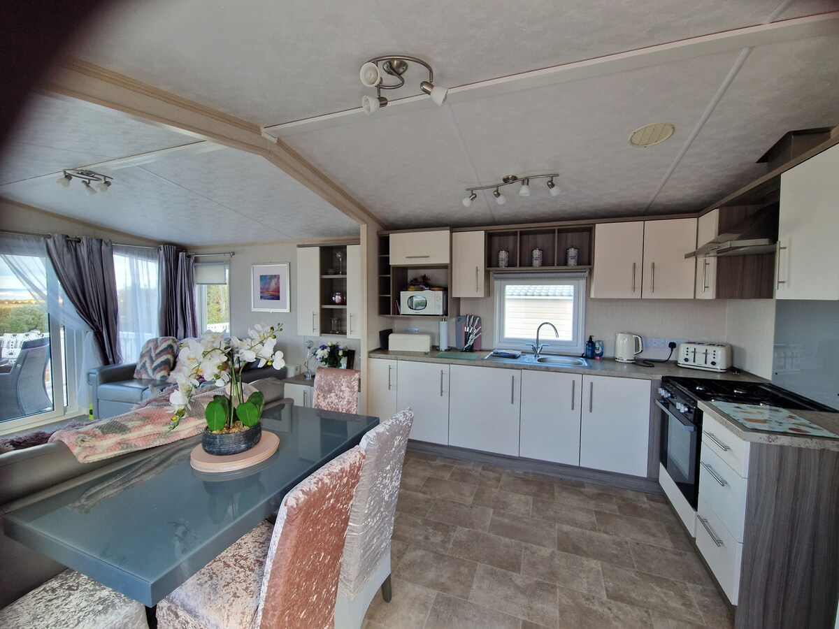 25ab1ffe-3afa-4ae0-abfd-b2fb0ee5964f